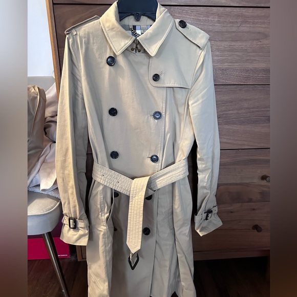 Authentic Burberry Kensington Trench 2018 - Picture 9 of 12